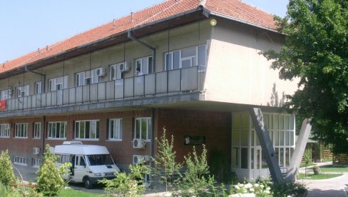 DONACIJA ŠTIĆENICAMA DOMA U IZVORU: Učesnici Dana paprike u Drenovcu darivali svoje proizvode DONACIJA ŠTIĆENICAMA DOMA U IZVORU: Učesnici Dana paprike u Drenovcu darivali svoje proizvode