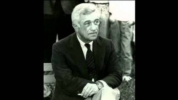 РАЗЛИЧИТИ ДАРОВИ И ВЕЛИКА КУЛТУРА: Сећање на Јована Христића, поводом обележавања 90 година од рођења РАЗЛИЧИТИ ДАРОВИ И ВЕЛИКА КУЛТУРА: Сећање на Јована Христића, поводом обележавања 90 година од рођења