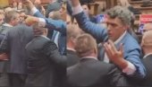 ОПОЗИЦИЈА ПРАВИЛА ХАОС У ПАРЛАМЕНТУ: Насиље у скупштини - овако су се низали инциденти (ВИДЕО)