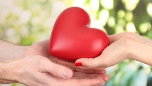 VELIKA AFERA: Bivši premijer i pevačica u tajnoj vezi
