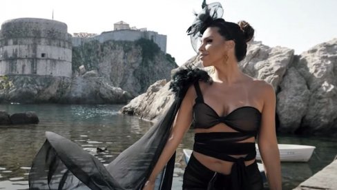 ZBOG AUTORSKIH PRAVA PUTOVALA U HRVATSKU: Kaja Ostojić prepevala hit Tereze Kesovije ZBOG AUTORSKIH PRAVA PUTOVALA U HRVATSKU: Kaja Ostojić prepevala hit Tereze Kesovije