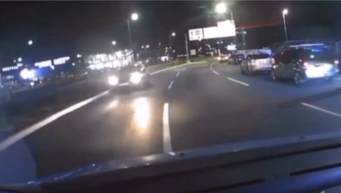 ŠTA JE OVO, HITNO DA NEKO REAGUJE: Ušao u suprotan smer kod aerodroma Nikola Tesla (VIDEO) ŠTA JE OVO, HITNO DA NEKO REAGUJE: Ušao u suprotan smer kod aerodroma Nikola Tesla (VIDEO)
