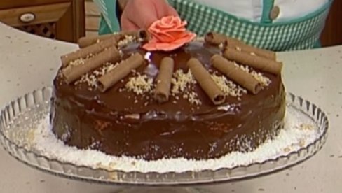 VODENA TORTA: Omiljena vikend torta domaćica iz Jugoslavije - ukus koji vraća u detinjstvo VODENA TORTA: Omiljena vikend torta domaćica iz Jugoslavije - ukus koji vraća u detinjstvo