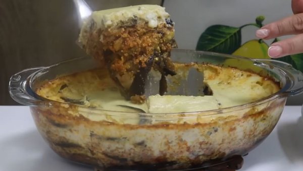 УКУСНО И ЈЕДНОСТАВНО: Мусака са зељем, ручак који свима прија УКУСНО И ЈЕДНОСТАВНО: Мусака са зељем, ручак који свима прија