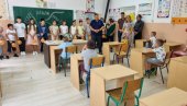 PRVACIMA PO PET HILJADA DINARA: Za đake u Rekovcu