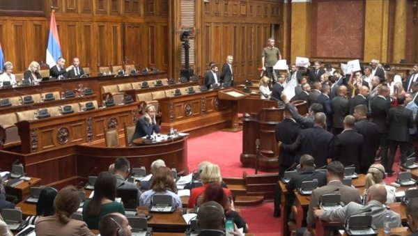 ОПОЗИЦИЈА ПОНОВО ПРАВИЛА ХАОС У СКУПШТИНИ: Седница успешно окончана упркос срамном понашању дела опозиције ОПОЗИЦИЈА ПОНОВО ПРАВИЛА ХАОС У СКУПШТИНИ: Седница успешно окончана упркос срамном понашању дела опозиције