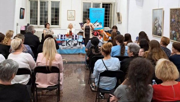 ВЕЧЕ ПРЕПУНО ЕМОЦИЈА: Представљена књига Параћинке Златице Аранђеловић (ФОТО) ВЕЧЕ ПРЕПУНО ЕМОЦИЈА: Представљена књига Параћинке Златице Аранђеловић (ФОТО)