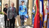 Ministar Vučević otkrio spomen-ploču i položio venac na grob dobrovoljca Janoša Rauka Ministar Vučević otkrio spomen-ploču i položio venac na grob dobrovoljca Janoša Rauka