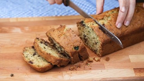 RECEPT ZA SOČNI HLEB SA TIKVICAMA: Danima ostaje svež i mekan - može da vam posluži i kao obrok RECEPT ZA SOČNI HLEB SA TIKVICAMA: Danima ostaje svež i mekan - može da vam posluži i kao obrok