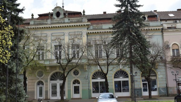ПАЛАТЕ ЧЕКАЈУ ПОМОЋ ДРЖАВЕ: Кикинда жели да обнови најлепше зграде и фасаде у центру града ПАЛАТЕ ЧЕКАЈУ ПОМОЋ ДРЖАВЕ: Кикинда жели да обнови најлепше зграде и фасаде у центру града