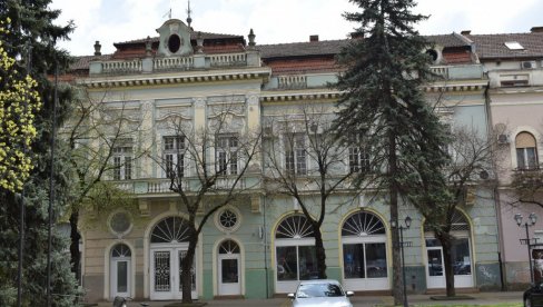 ПАЛАТЕ ЧЕКАЈУ ПОМОЋ ДРЖАВЕ: Кикинда жели да обнови најлепше зграде и фасаде у центру града ПАЛАТЕ ЧЕКАЈУ ПОМОЋ ДРЖАВЕ: Кикинда жели да обнови најлепше зграде и фасаде у центру града