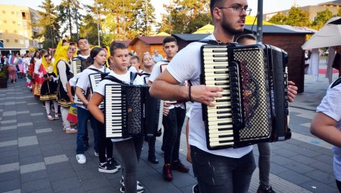 U BIJELJINI SMOTRA HARMONIKAŠA: Do 9. septembra predstavljaće se najbolji umetnici iz više od 30 zemalja sveta U BIJELJINI SMOTRA HARMONIKAŠA: Do 9. septembra predstavljaće se najbolji umetnici iz više od 30 zemalja sveta