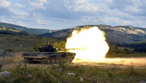 POGLEDAJTE – SRPSKI OKLOP I ARTILJERIJA NA BOJEVOM GAĐANJU: Vojne vežbe 4. brigade VS na poligonu Pasuljanske livade (FOTO) POGLEDAJTE – SRPSKI OKLOP I ARTILJERIJA NA BOJEVOM GAĐANJU: Vojne vežbe 4. brigade VS na poligonu Pasuljanske livade (FOTO)