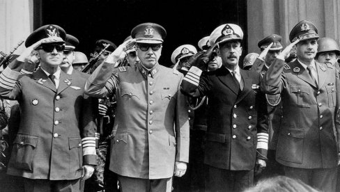 PINOČE OSTAO BEZ MEDALJA: Argentina čileanskom diktatoru oduzela velike državne nagrade PINOČE OSTAO BEZ MEDALJA: Argentina čileanskom diktatoru oduzela velike državne nagrade