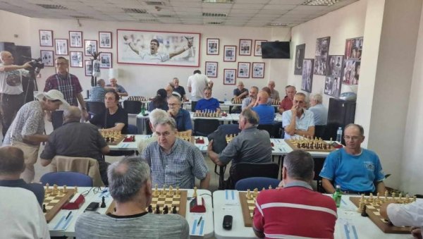 ШАХОВСКО ПРВЕНСТВО СРБИЈЕ ЗА ВЕТЕРАНЕ: Данас се такмиче они мало старији, али важно је да деца почну да се баве овим спортом ШАХОВСКО ПРВЕНСТВО СРБИЈЕ ЗА ВЕТЕРАНЕ: Данас се такмиче они мало старији, али важно је да деца почну да се баве овим спортом