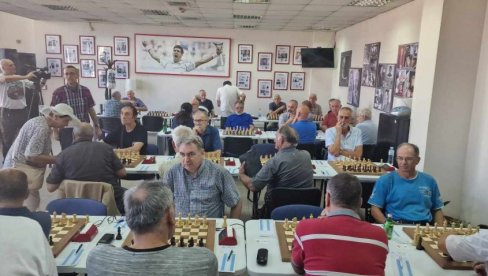 ŠAHOVSKO PRVENSTVO SRBIJE ZA VETERANE: Danas se takmiče oni malo stariji, ali važno je da deca počnu da se bave ovim sportom ŠAHOVSKO PRVENSTVO SRBIJE ZA VETERANE: Danas se takmiče oni malo stariji, ali važno je da deca počnu da se bave ovim sportom