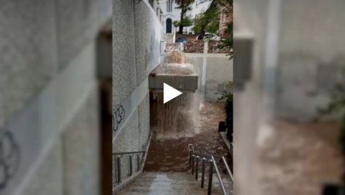 JEZIVE SCENE IZ ATINE: Poplavljena metro stanica (VIDEO) JEZIVE SCENE IZ ATINE: Poplavljena metro stanica (VIDEO)