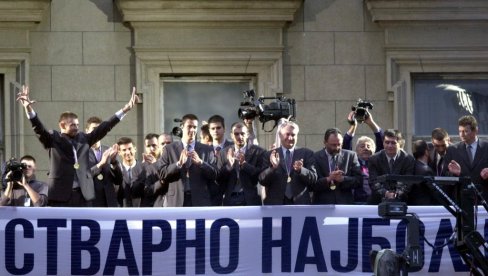 ВРЕМЕПЛОВ МОЋНА СВЕТА ПЛАВА ЧЕТА: Одбојкаши Југославије у финалу ЕП 2001. у Острави прегазили Италију са 3:0 ВРЕМЕПЛОВ МОЋНА СВЕТА ПЛАВА ЧЕТА: Одбојкаши Југославије у финалу ЕП 2001. у Острави прегазили Италију са 3:0