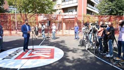 ŠAPIĆ OBIŠAO OBNOVLJENI PARK U BLOKU 21: Nastavljamo oplemenjivanje životne sredine parkovima, ali i izgradnjom novih saobraćajnica