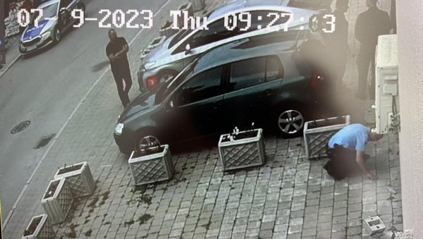 НА ПРЕВАРУ ХТЕЛИ ДА ИСТЕРАЈУ СРБЕ: Куртијеви полицајци малтретирају људе у Косовској Митровици (ФОТО) НА ПРЕВАРУ ХТЕЛИ ДА ИСТЕРАЈУ СРБЕ: Куртијеви полицајци малтретирају људе у Косовској Митровици (ФОТО)