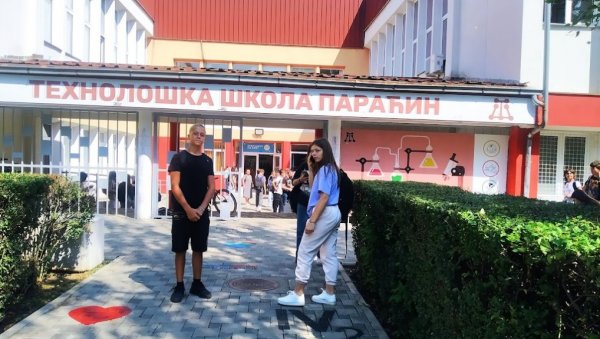 БАЗАР ПОЛОВНИХ УЏБЕНИКА: Сутра корисна акција испред улаза параћинске Технолошке школе БАЗАР ПОЛОВНИХ УЏБЕНИКА: Сутра корисна акција испред улаза параћинске Технолошке школе