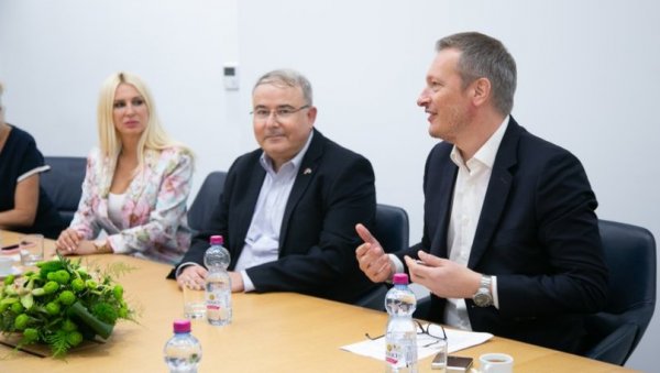 Изложба о Николи Тесли у Јерусалиму – делегација Блумфилд музеја у ПКС (ФОТО) Изложба о Николи Тесли у Јерусалиму – делегација Блумфилд музеја у ПКС (ФОТО)