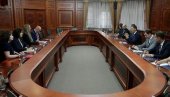 УВЕРЕНИ СМО ДА ЋЕ СЕ ГОСТИ ВРАТИТИ ЈЕР СУ УВИДЕЛИ ШТА СРБИЈА НУДИ Министар Мали састао се са привредном делегацијом Охаја (ФОТО)