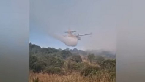POŽAR U HRVATSKOJ: Dim prekrio nebo, kanaderi i brojni vatrogasci na terenu (VIDEO) POŽAR U HRVATSKOJ: Dim prekrio nebo, kanaderi i brojni vatrogasci na terenu (VIDEO)