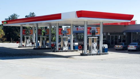 SNAŠLA SE: Nesvakidašnji prizor na benzinskoj pumpi u Hrvatskoj - Žena došla u kupaćem kostimu, a evo i zašto (VIDEO) SNAŠLA SE: Nesvakidašnji prizor na benzinskoj pumpi u Hrvatskoj - Žena došla u kupaćem kostimu, a evo i zašto (VIDEO)