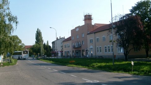 MAĐARSKA SPASAVA SIVAC OD POTOPA: Selo koje muku muči sa izlivanjem septičkih jama konačno će dobiti kanalizaciju MAĐARSKA SPASAVA SIVAC OD POTOPA: Selo koje muku muči sa izlivanjem septičkih jama konačno će dobiti kanalizaciju