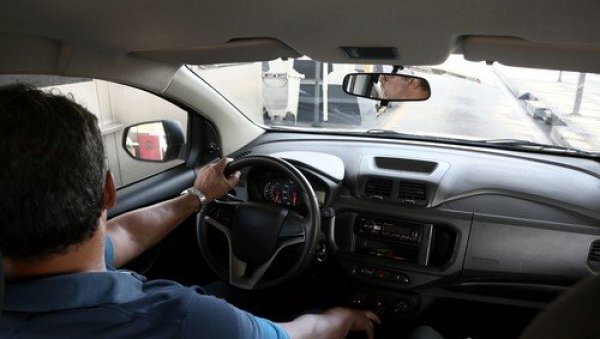 ОВА НАВИКА ВОЗАЧЕ МОЖЕ СКУПО ДА КОШТА: Избегавајте је, иначе следе папрене казне ОВА НАВИКА ВОЗАЧЕ МОЖЕ СКУПО ДА КОШТА: Избегавајте је, иначе следе папрене казне