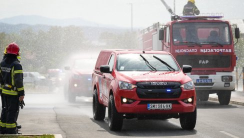 GORI KAMION NA BEGALJIČKOM BRDU: Vozilo se zapalilo u smeru ka Nišu (VIDEO) GORI KAMION NA BEGALJIČKOM BRDU: Vozilo se zapalilo u smeru ka Nišu (VIDEO)