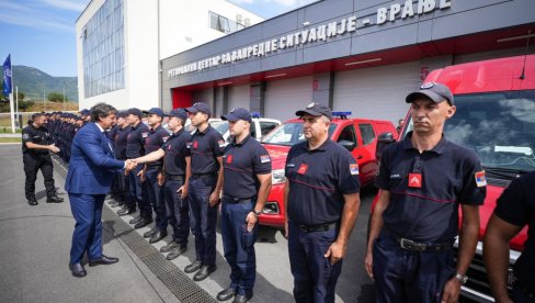 VATROGASCI SRBIJE SE VRATILI IZ GRČKE: Gašić dočekao naše spasioce u vranju (FOTO)