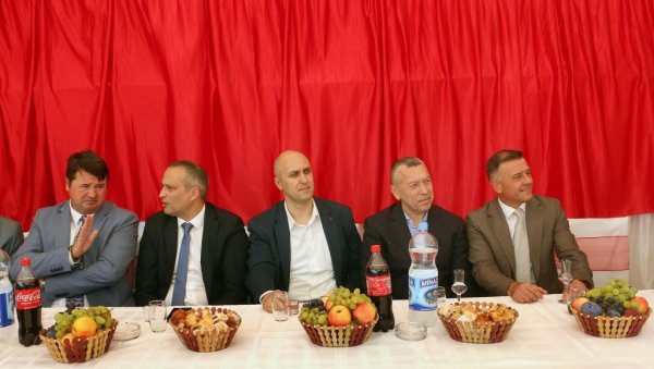 ТАКМИЧЕЊЕ ОСУЂЕНИКА У ИМИТАЦИЈИ И ГЛУМИ: Одржана Манифестација Тајна у Окружном затвору у Смедереву ТАКМИЧЕЊЕ ОСУЂЕНИКА У ИМИТАЦИЈИ И ГЛУМИ: Одржана Манифестација Тајна у Окружном затвору у Смедереву