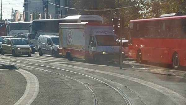 БАС У КОЛАПСУ, КАСНЕ ДОЛАСЦИ И ПОЛАСЦИ: Огромне гужве, све стоји око главне аутобуске станице у Београду (ФОТО) БАС У КОЛАПСУ, КАСНЕ ДОЛАСЦИ И ПОЛАСЦИ: Огромне гужве, све стоји око главне аутобуске станице у Београду (ФОТО)