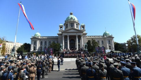 SVEČANA PROMOCIJA NAJMLAĐIH OFICIRA: Ceremonija završena nadletanjem aviona i helikoptera (FOTO/VIDEO) SVEČANA PROMOCIJA NAJMLAĐIH OFICIRA: Ceremonija završena nadletanjem aviona i helikoptera (FOTO/VIDEO)