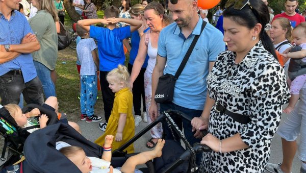 У СЛАВУ ДЕЦЕ И ПОРОДИЦЕ: Када су малишани насмејани, живот има енергију, смисао, будућност У СЛАВУ ДЕЦЕ И ПОРОДИЦЕ: Када су малишани насмејани, живот има енергију, смисао, будућност