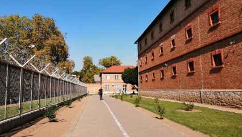 FUDBALSKI TURNIR U ZATVORU SREMSKA MITROVICA: Utakmice igraju osuđenici i bivši zatvorenici iz inistranstva FUDBALSKI TURNIR U ZATVORU SREMSKA MITROVICA: Utakmice igraju osuđenici i bivši zatvorenici iz inistranstva