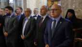 МИНИСТАР ВУЧЕВИЋ ПРИСУСТВОВАО ОСВЕЋЕЊУ ХРАМА У ВЕТЕРНИКУ: Свету архијерејску литургију служио Патријарх Порфирије (ФОТО)