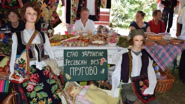 СТАРИНСКА ЈЕЛА: Ђаконије на трпезама Сајма здраве хране (ФОТО) СТАРИНСКА ЈЕЛА: Ђаконије на трпезама Сајма здраве хране (ФОТО)