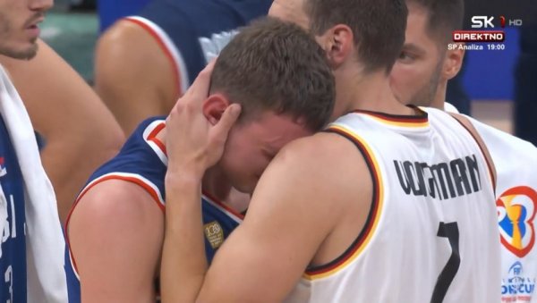 СУЗЕ ОРЛОВА КОЈЕ МНОГО БОЛЕ: Момци неутешни након финала, показали колико им је стало, ево коме је било најтеже СУЗЕ ОРЛОВА КОЈЕ МНОГО БОЛЕ: Момци неутешни након финала, показали колико им је стало, ево коме је било најтеже