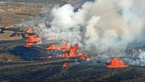 PRORADIO VULKAN NA HAVAJIMA: Kilauea počeo da izbacuje užarenu lavu posle dva meseca pauze (VIDEO) PRORADIO VULKAN NA HAVAJIMA: Kilauea počeo da izbacuje užarenu lavu posle dva meseca pauze (VIDEO)