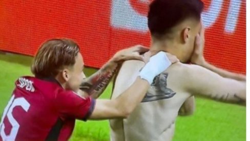 SRAMNA PROVOKACIJA ALBANACA: Dao gol, pa pokazao tetovažu OVK teroriste koji je ubijao Srbe SRAMNA PROVOKACIJA ALBANACA: Dao gol, pa pokazao tetovažu OVK teroriste koji je ubijao Srbe