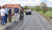 РАДОВИ У ОПШТИНИ ВЕЛИКО ГРАДИШТЕ: Почела обнова локалног пута Чешљева Бара-Гарево РАДОВИ У ОПШТИНИ ВЕЛИКО ГРАДИШТЕ: Почела обнова локалног пута Чешљева Бара-Гарево