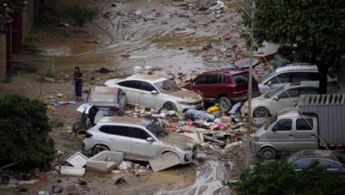 UNIŠTENI PUTEVI, SRUŠENI MOSTOVI: Jug Kine poplavljen sedmi dan (FOTO/VIDEO)