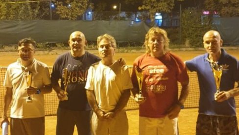MEMORIJAL MIĆA JEFTIĆ: Internacionalni turnir teniskih veterana održan u Zrenjaninu (FOTO) MEMORIJAL MIĆA JEFTIĆ: Internacionalni turnir teniskih veterana održan u Zrenjaninu (FOTO)