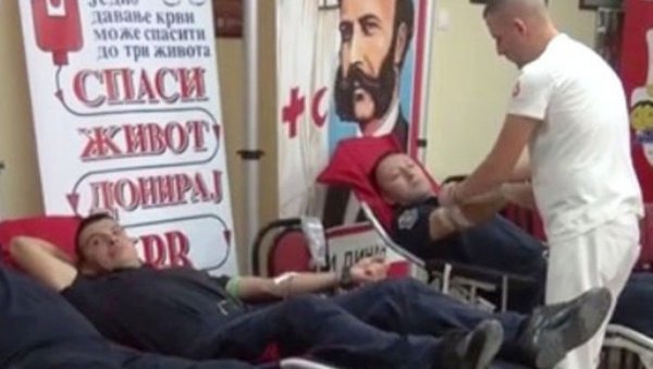 КРВ ДАЛИ И ВАТРОГАСЦИ: У Параћину прикупљене 32 јединице течности која живот значи КРВ ДАЛИ И ВАТРОГАСЦИ: У Параћину прикупљене 32 јединице течности која живот значи