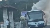 GOREO AUTOBUS KOD ARANĐELOVCA: Dim prekrio nebo, intervenisali vatrogasci (VIDEO) GOREO AUTOBUS KOD ARANĐELOVCA: Dim prekrio nebo, intervenisali vatrogasci (VIDEO)