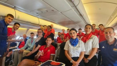 FOTOGRAFIJA ZA ISTORIJU: Boriša Simanić u avionu pored selektora FOTOGRAFIJA ZA ISTORIJU: Boriša Simanić u avionu pored selektora