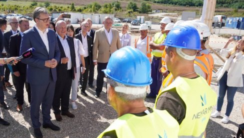 TEŠKO DA SE IZJALOVI! Vučić: Fantastičnu vest za Niš očekujem, Nišlije imaju razloga za radost TEŠKO DA SE IZJALOVI! Vučić: Fantastičnu vest za Niš očekujem, Nišlije imaju razloga za radost